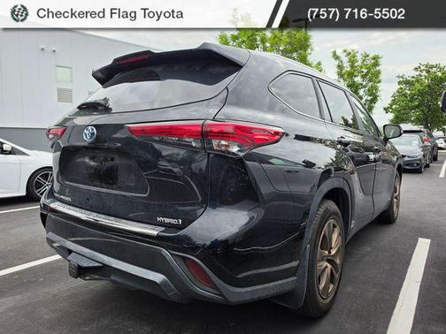 Midnight Black Metallic 2023 Toyota Highlander Hybrid XLE