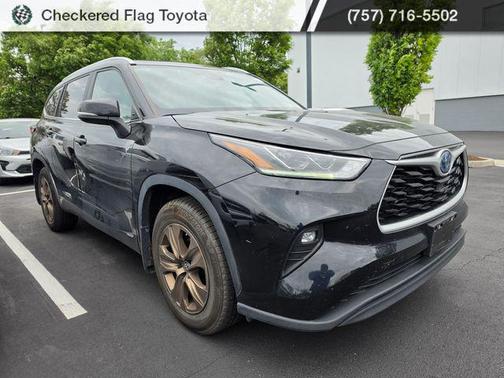 Midnight Black Metallic 2023 Toyota Highlander Hybrid XLE