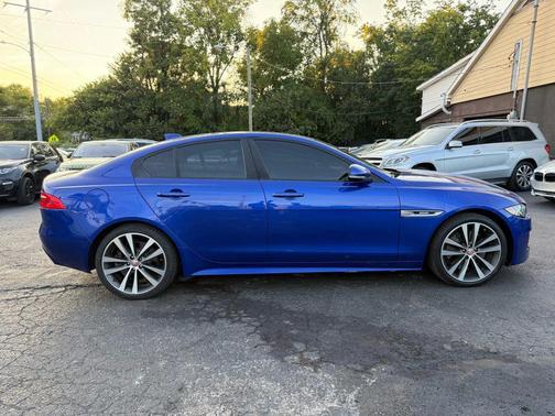 2017 Jaguar XE 35t R-Sport