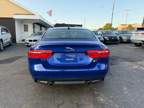 2017 Jaguar XE 35t R-Sport