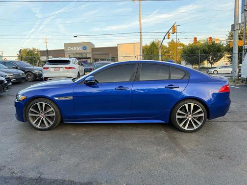 2017 Jaguar XE 35t R-Sport