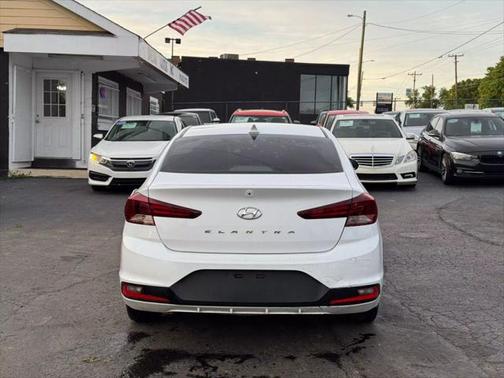 2019 Hyundai ELANTRA Value Edition