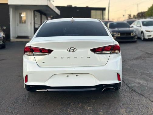 2018 Hyundai SONATA SE