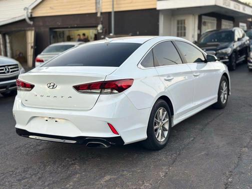 2018 Hyundai SONATA SE