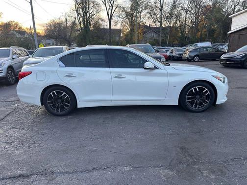 2015 INFINITI Q50 Premium