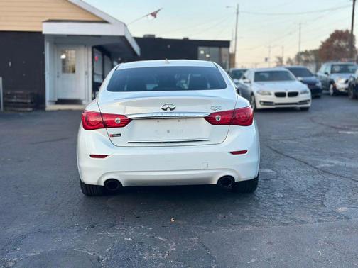 2015 INFINITI Q50 Premium