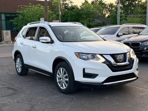 White 2017 Nissan Rogue SV