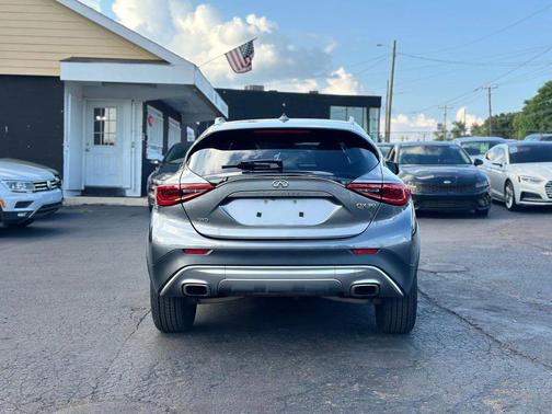 2018 INFINITI QX30 Luxury