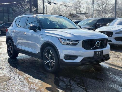 2020 Volvo XC40 T5 R-Design