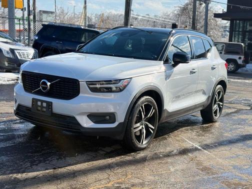 2020 Volvo XC40 T5 R-Design