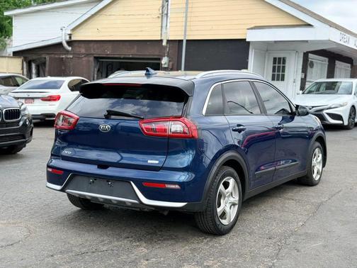 Deep Cerulean 2017 Kia Niro LX