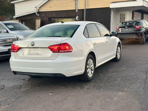 2014 Volkswagen Passat 1.8T S