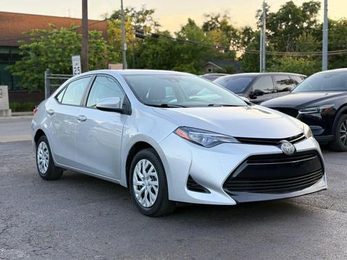 Classic Silver Metallic 2018 Toyota Corolla LE