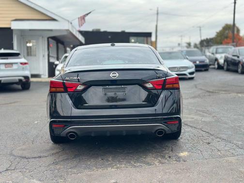 2020 Nissan Altima SR FWD