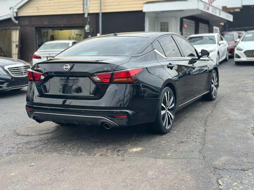 2020 Nissan Altima SR FWD