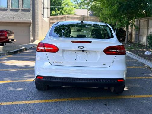 Oxford White 2018 Ford Focus SE