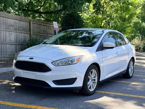 Oxford White 2018 Ford Focus SE