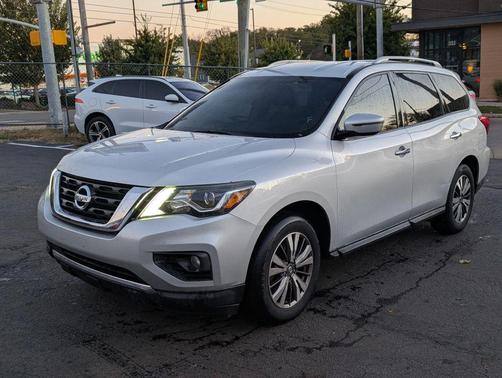 2018 Nissan Pathfinder SV