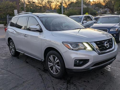 2018 Nissan Pathfinder SV