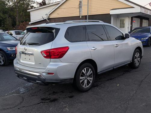 2018 Nissan Pathfinder SV