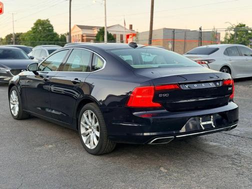 Magic Blue Metallic 2017 Volvo S90 T6 Momentum