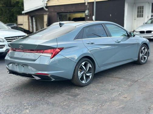 2021 Hyundai ELANTRA SEL