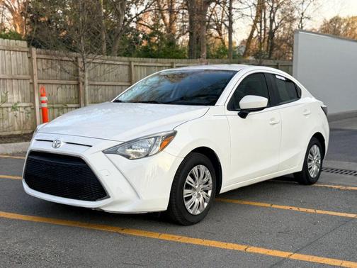 2019 Toyota Yaris Sedan XLE
