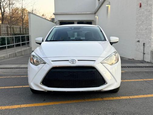 2019 Toyota Yaris Sedan XLE