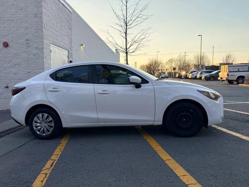2019 Toyota Yaris Sedan XLE