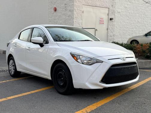 2019 Toyota Yaris Sedan XLE