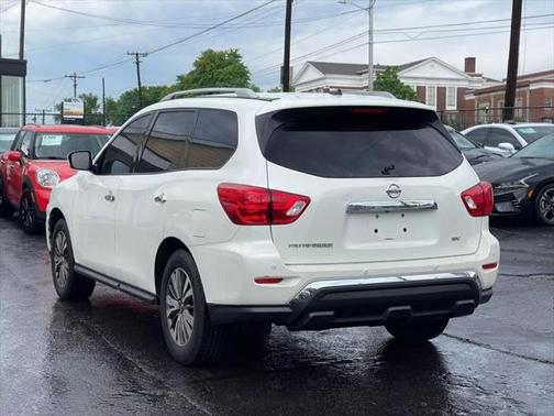 2017 Nissan Pathfinder SV
