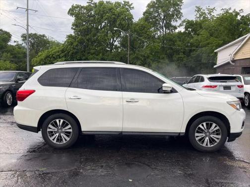 2017 Nissan Pathfinder SV