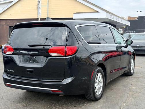 2020 Chrysler Pacifica Touring