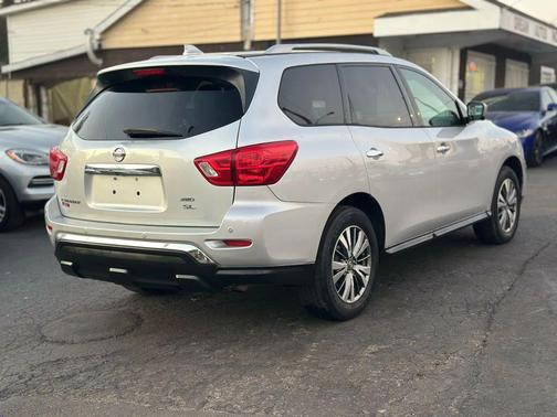 2019 Nissan Pathfinder SL