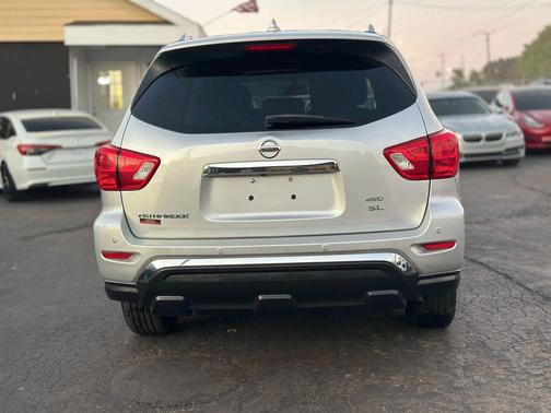 2019 Nissan Pathfinder SL