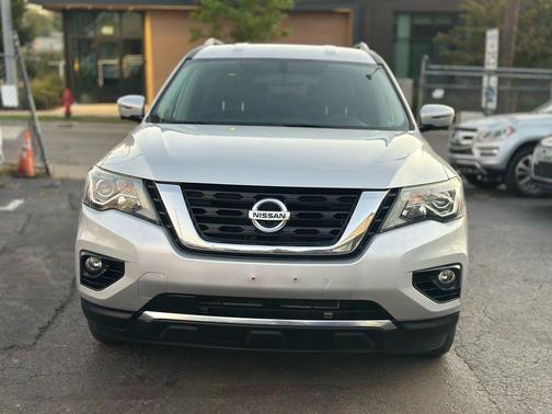 2019 Nissan Pathfinder SL