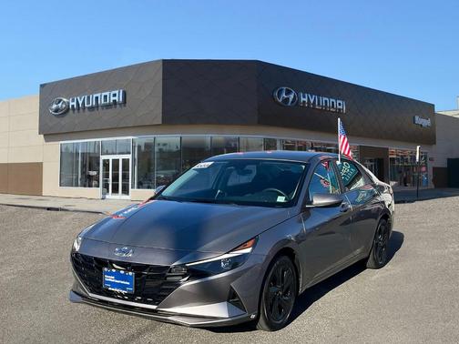 2023 Hyundai ELANTRA SEL