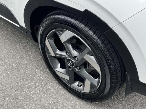 2024 Hyundai VENUE Limited