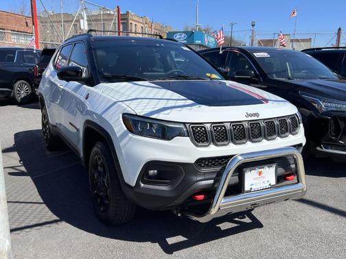 Bright White Clearcoat 2023 Jeep Compass Trailhawk