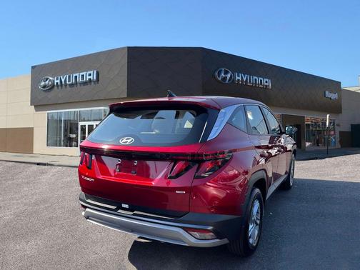 Red 2025 Hyundai TUCSON SE