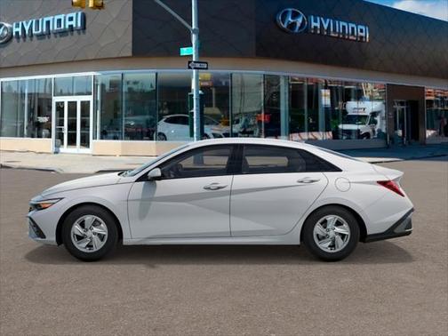 2025 Hyundai ELANTRA SE