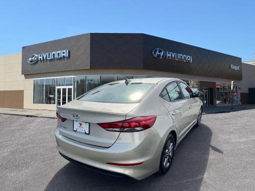 Mineral Beige 2017 Hyundai ELANTRA SE