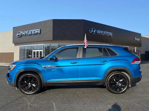 2024 Volkswagen Atlas Cross Sport 2.0T SE w/Technology