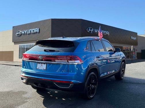 2024 Volkswagen Atlas Cross Sport 2.0T SE w/Technology