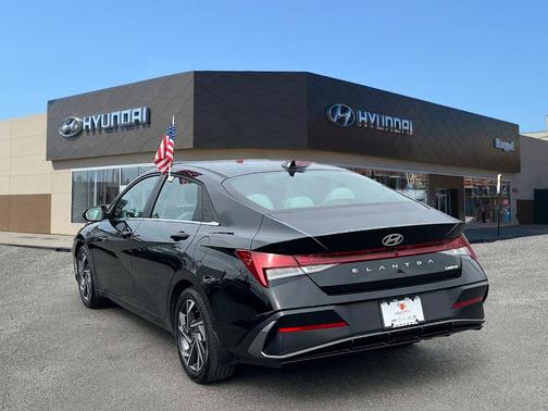2025 Hyundai ELANTRA Limited