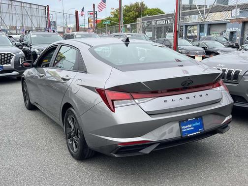 Metal 2023 Hyundai ELANTRA SEL