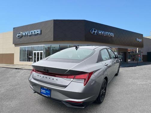 Metal 2023 Hyundai ELANTRA SEL