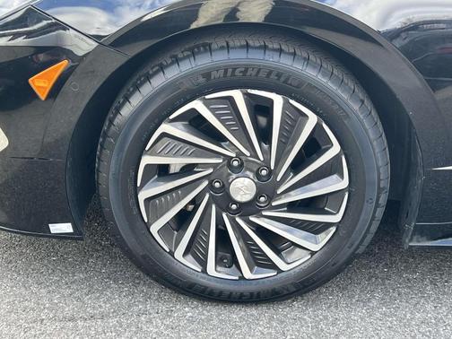 2023 Hyundai SONATA Hybrid Limited