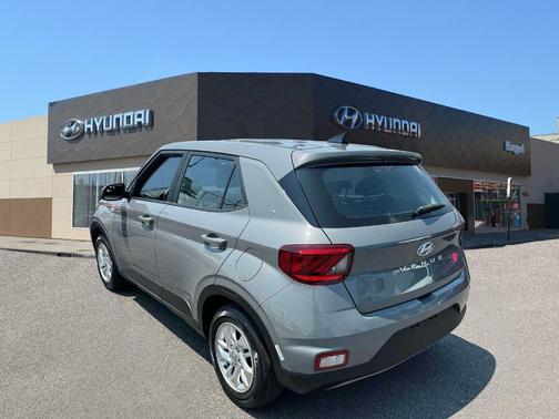 2022 Hyundai VENUE SE