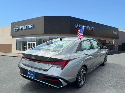 2024 Hyundai ELANTRA HEV Limited